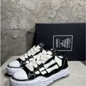 AMIRI Monochrome Low-Top Sneakers